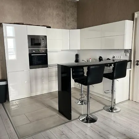 Basilica Luxury Apartment *